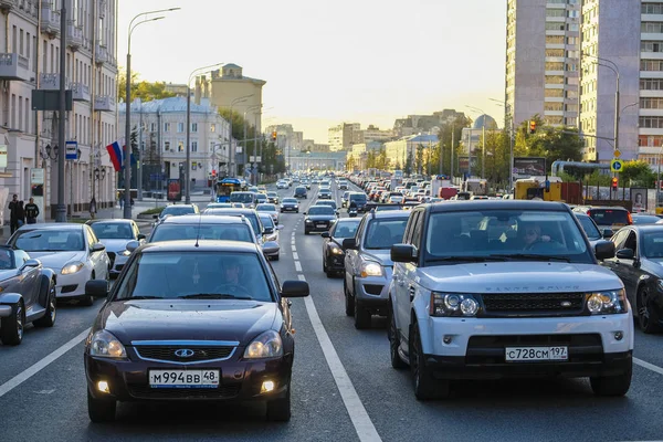 Moscou Rússia Setembro 2018 Tráfego Rua Moscou — Fotografia de Stock