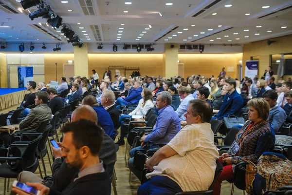 Menschen Auf Einer Konferenz — Stockfoto