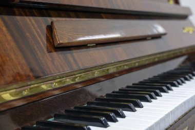 Piyano tuşları kapat