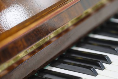 Piyano tuşları kapat