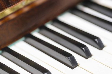 Piyano tuşları kapat