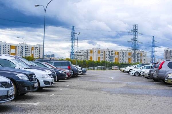 Moscú Rusia Septiembre 2018 Coches Aparcamiento Cerca Estación Metro Annino — Foto de Stock