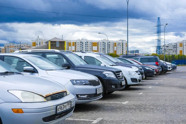 Moscú Rusia Septiembre 2018 Coches Aparcamiento Cerca Estación Metro Annino — Foto de Stock