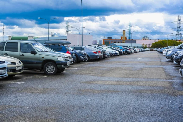 Moscú Rusia Septiembre 2018 Coches Aparcamiento Cerca Estación Metro Annino — Foto de Stock