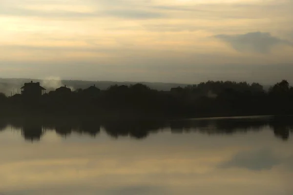 Herbstlandschaft Mit Dem Bild Eines Sees Bei Sonnenuntergang — Stockfoto