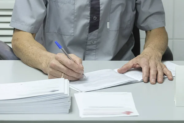 Scrivere Mani Del Medico — Foto Stock