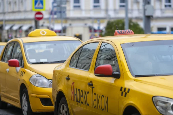 Moscú Rusia Octubre 2018 Taxi Aparcamiento Moscú Rusia — Foto de Stock