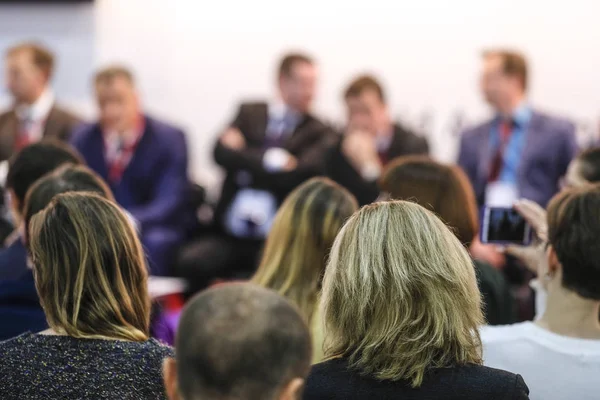 Menschen Auf Einer Konferenz — Stockfoto