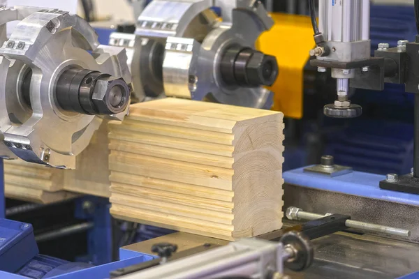 Das Bild Einer Holzbearbeitungsmaschine — Stockfoto