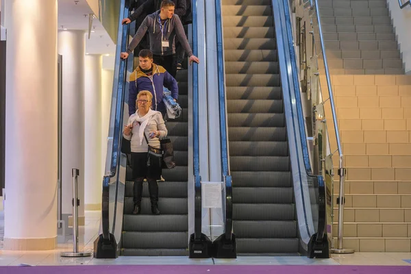 俄罗斯莫斯科 2018年11月10日 莫斯科展览中心自动扶梯 驱逐者 — 图库照片