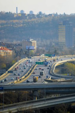 Prague, Çek Cumhuriyeti - Kasım, 20, 2018: Prag trafikte görüntü