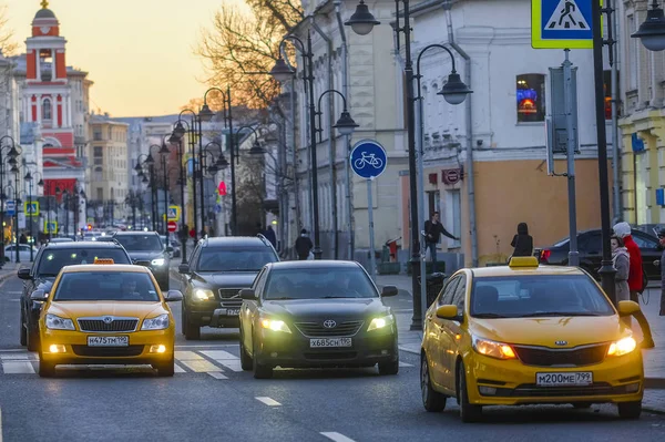 Moscow Oroszország November 2018 Sárga Taxi Egy Moszkvai Központ — Stock Fotó
