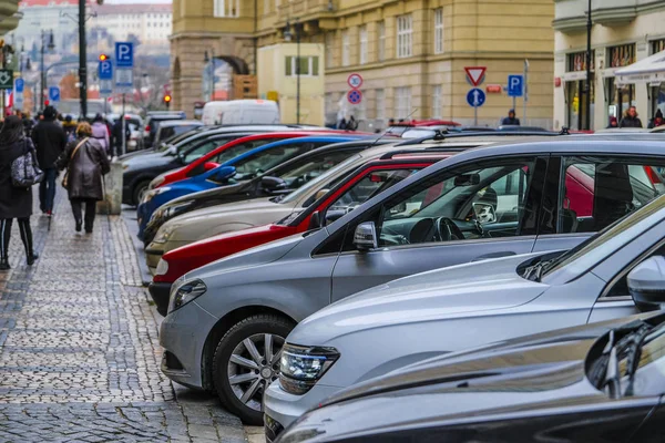 Praga Republika Czeska Listopada 2018 Samochody Parkingu Pradze — Zdjęcie stockowe