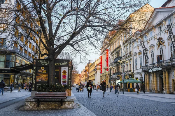 Praga Chequia Noviembre 2018 Turistas Una Calle Centro Praga —  Fotos de Stock