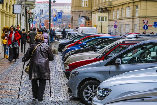 Prague Cseh Köztársaság November 2018 Autók Egy Parkoló Prágában — Stock Fotó