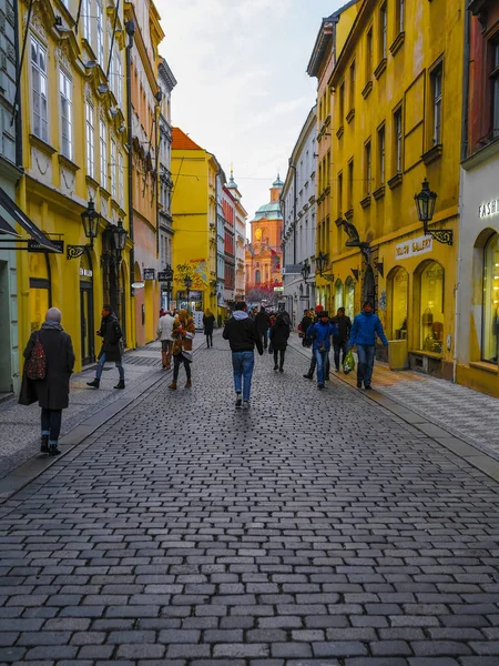 Praga Chequia Noviembre 2018 Turistas Una Calle Centro Praga — Foto de Stock