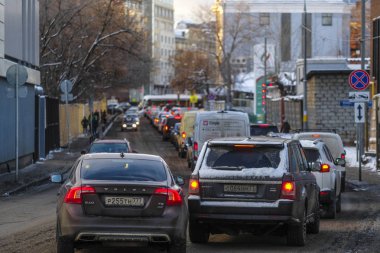 Moskova, Rusya - Kasım, 27, 2018: trafik sıkışıklığı, Moskova