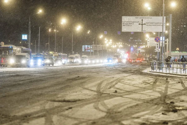 Москва Російська Федерація Листопада Автомобілів Шосе Вечір Заметіль — стокове фото