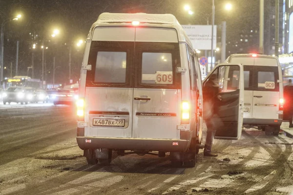 Moskva Rusko Listopad Auta Dálnici Večer Římské Fontány Sněhová Bouře — Stock fotografie