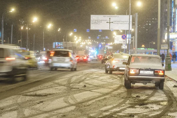 Moskva Rusko Listopad Auta Dálnici Večer Římské Fontány Sněhová Bouře — Stock fotografie
