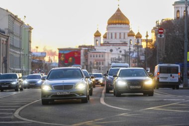 Moskova, Rusya - Aralık, 1, 2018: Rating Moskova Caddesi üzerinde