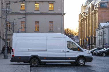 Moskova, Rusya - Aralık, 1, 2018: Moskova'da bir otopark araçlarda