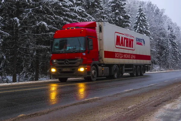 Região Moscou Serpuchov Rússia Dezembro 2018 Imagem Caminhão Uma Estrada — Fotografia de Stock