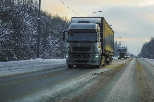 Região Moscou Serpuchov Rússia Dezembro 2018 Imagem Caminhão Uma Estrada — Fotografia de Stock