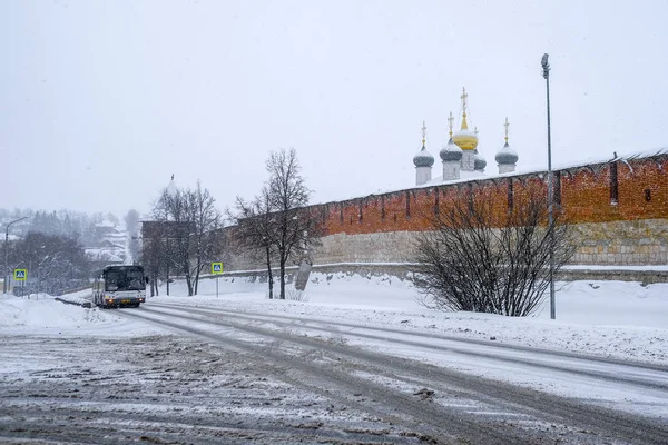 Росія Місті Zaraysk Січня 2019 Автобуса Дорогу Місті Під Час — стокове фото