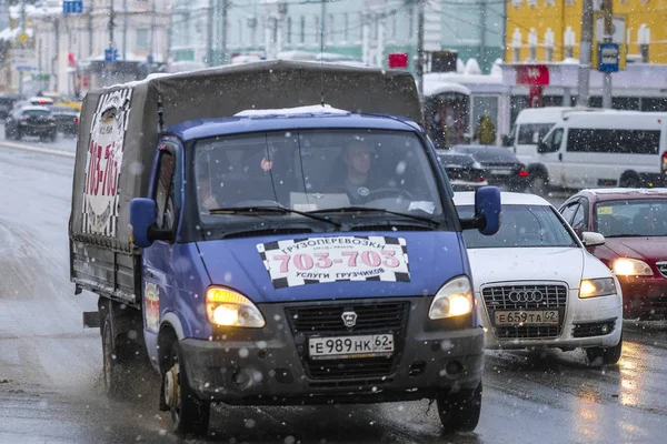 Ryazan Rusya - Ocak, 4, 2019: Ryazan Caddesi üzerinde kamyon görüntüsünü