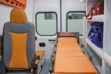 içi boş ambulans araba