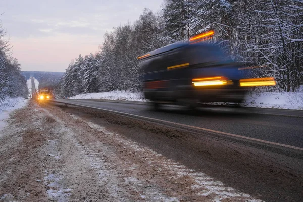 Imagen Camión Una Carretera Invierno —  Fotos de Stock