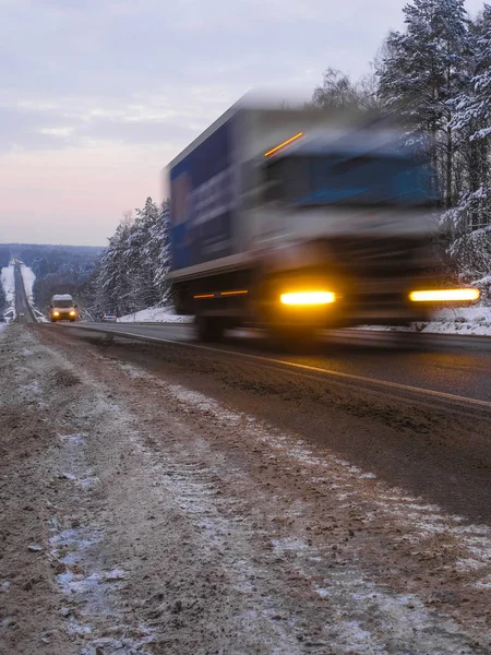 Imagem Caminhão Uma Estrada Inverno — Fotografia de Stock