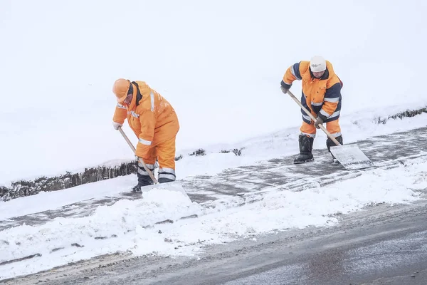 Moskou Rusland Maart 2019 Foto Van Sneeuw Schakelen Door Mensen — Stockfoto