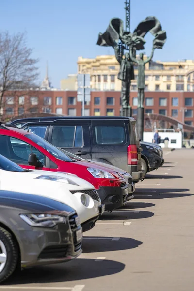 Москва Россия Апреля 2019 Года Автомобили Паркунге Москве Россия — стоковое фото