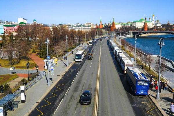 Moscou Russie Avril 2019 Bus Touristiques Sur Remblai Dans Centre — Photo