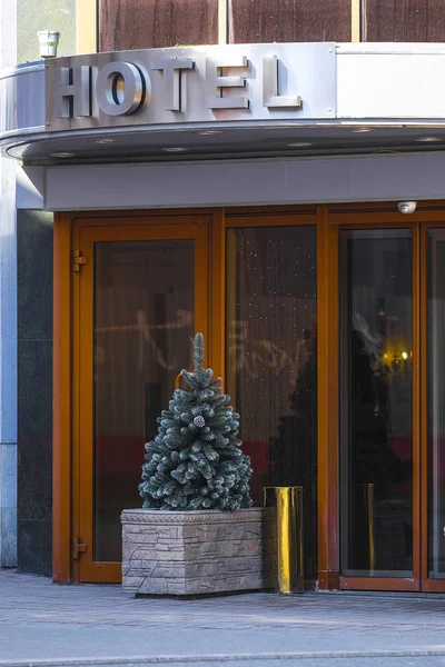 Moskova, Rusya - Nisan, 1, 2019: girişine bir otel Moskova, Rusya