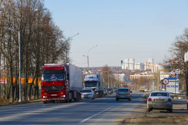 Chehov, Rusya - Nisan, 2, 2019: Chehov, Moscow region, Rusya Federasyonu bir kasabada trafik