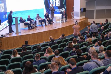 Moskova, Rusya - 12 Nisan 2019: Rusya'nın Moskova kentinde ki Rus Otomobil Dilleri Derneği konferansı