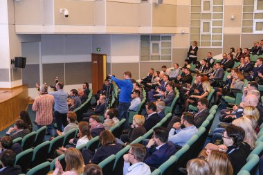 Moskova, Rusya - 12 Nisan 2019: Rusya'nın Moskova kentinde ki Rus Otomobil Dilleri Derneği konferansı