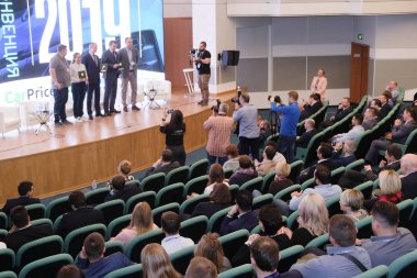 Moskova, Rusya - 12 Nisan 2019: Rusya'nın Moskova kentinde ki Rus Otomobil Dilleri Derneği konferansı