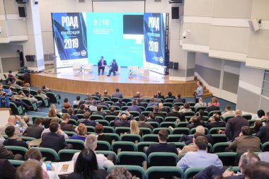 Moskova, Rusya - 12 Nisan 2019: Rusya'nın Moskova kentinde ki Rus Otomobil Dilleri Derneği konferansı