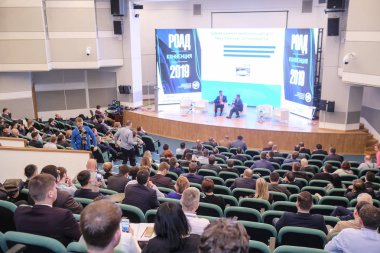 Moskova, Rusya - 12 Nisan 2019: Rusya'nın Moskova kentinde ki Rus Otomobil Dilleri Derneği konferansı