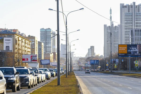 Moscow Russia April 2019 Traffic Moscow Street — Stock Photo, Image