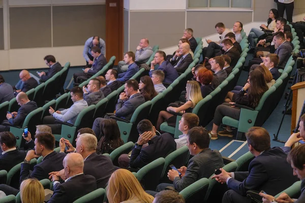 Moskova, Rusya - 12 Nisan 2019: Rusya'nın Moskova kentinde ki Rus Otomobil Dilleri Derneği konferansı