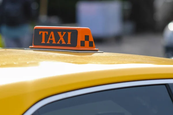 Moskau Russland April 2019 Gelbes Taxi Auf Der Moskauer Straße — Stockfoto