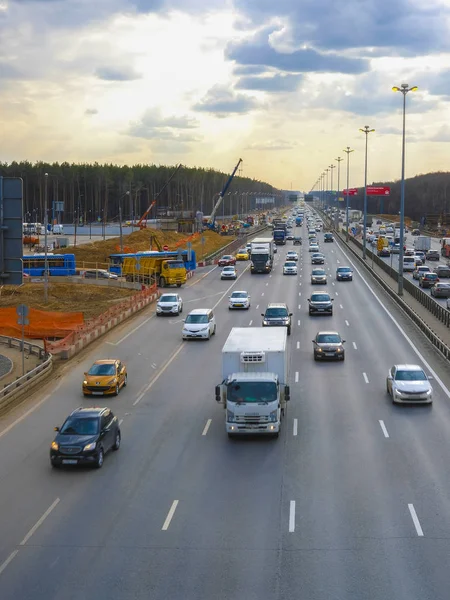 Moscow Region Rosja Kwiecień 2019 Samochody Autostradzie Kraju — Zdjęcie stockowe