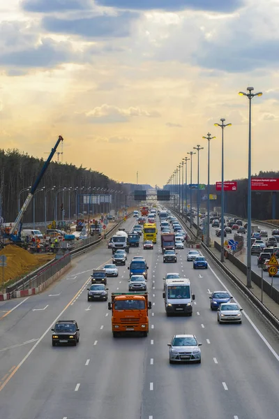 Región Moscú Rusia Abril 2019 Coches Una Carretera Nacional —  Fotos de Stock