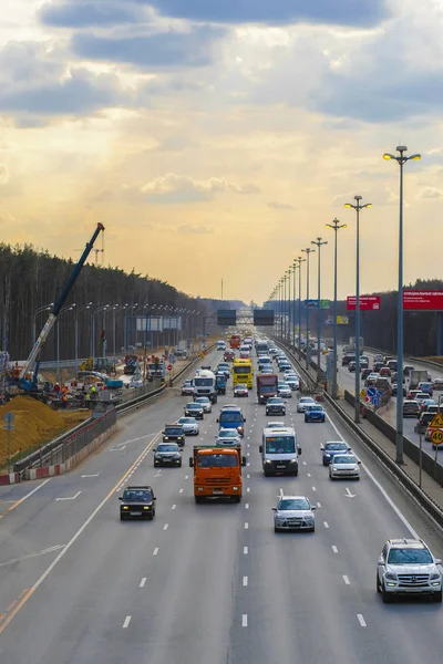 Región Moscú Rusia Abril 2019 Coches Una Carretera Nacional —  Fotos de Stock