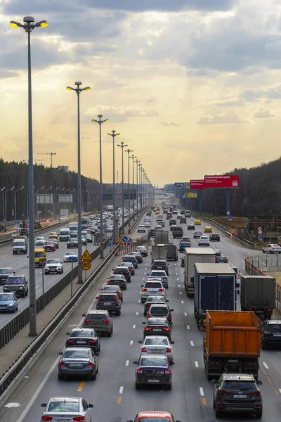 Região Moscou Rússia Abril 2019 Carros Uma Estrada País — Fotografia de Stock